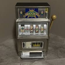 Vintage Waco Casino Crown Novelty Slot Machine 25 Cents ...