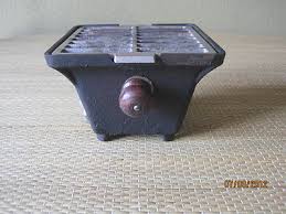 VINTAGE CAST IRON HIBACHI STYLE MINI TABLETOP GRILL, WOOD HANDLE KNOBS. JAPAN. | #336520704