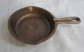 SMALL BLACK CAST IRON SKILLET FRYING PAN ASHTRAY UNMARKED | eBay