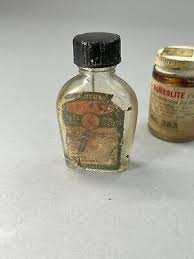 Vintage Pfleuger Bambolite Rod Varnish No.383 & Reel Oil 379 Glass Bottles | eBay