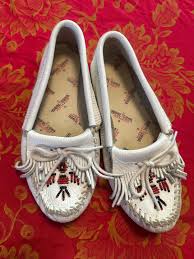 Minnetonka Beaded White Leather Moccasins - Etsy Israel