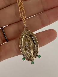Emerald Medal Necklace Chain Virgin Mary Oval For Sale at 1stDibs