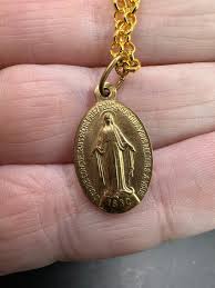 Vintage Mary Religious Pendant Necklace - Etsy