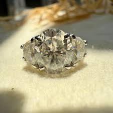 14KT White Gold Oval Moissanite Diamond Ring - Side Half ...