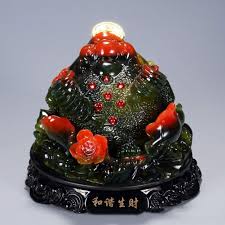 Amazon.com: VXKAJESAE Chinese Feng Shui Resin Frog Statue Wealth Money Chinese Charm of Decoration Prosperity Gift Home and Office Decoration Lucky 121 : Home & Kitchen
