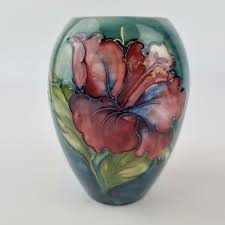 Vintage Moorcroft Pottery Hibiscus Pattern Vase 12.5cm High ...