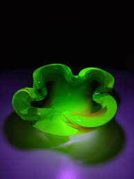 Murano Geode uranium glass ashtray with crazy glow | eBay