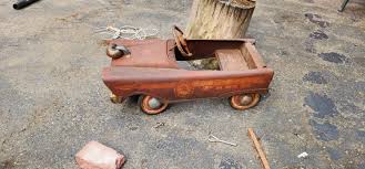 Identifying vintage pedal car model