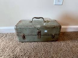 Nice Vintage metal tackle box - Lil Dusty Online Auctions ...