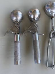Mixed Lot of 4 Vintage Ice Cream Scoops Myers DeLuxe Disher ...
