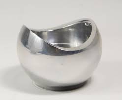 Lot - NAMBE METAL SAUCE BOAT & CANDLE HOLDER