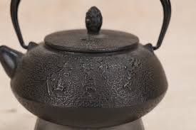 Vintage Japanese Tetsubin Iron Kettle (23O460-1)