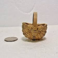 VTG. 1 3/8" L. MINIATURE DOLLHOUSE SPLIT WOOD BUTTOCKS WOVEN ...