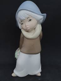 Porcelain Casades Girl Figurine | Spanish Porcelain Stature ...