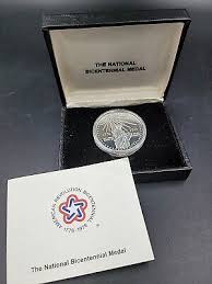 U.S. MINT 1976 AMERICAN BICENTENNIAL MEDAL ...
