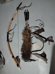 LOT 100 NATIVE AMERICAN? MADE BOW AND ARROWS | EstateSales.org