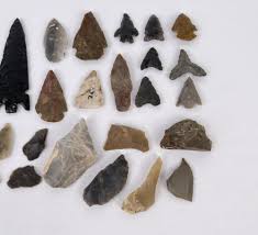 Sold at Auction: GROUP OF ANTIQUE INDIAN ARROWHEADS