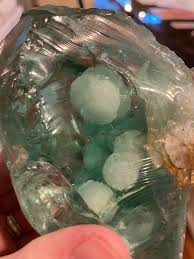 MIL brought this to our house, anyone know what it is? : r/Rocks