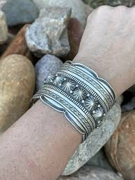 Incredibile Navajo Tribal Power Sterling Silver Cuff ...