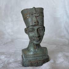 Bust of the Ancient Egyptian Queen Nefertiti | Carved Bust ...