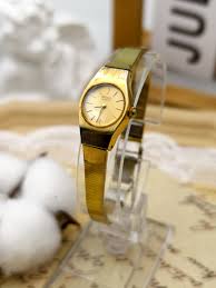 Vintage 1980s Seiko Ladies Quartz Watch Gold Tone Textured ...