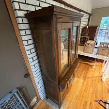 Oak Step Back Cabinet (S-MG) | EstateSales.org