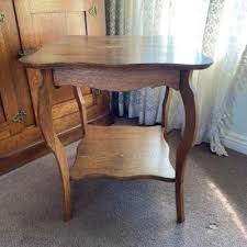 Vintage Rustic Oak Wood Curved Leg Square Side End Table | EstateSales.org