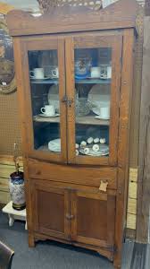 ✨ Another fabulous furniture arrival! ✨ This charming antique oak cupboard just joined the shop floor — small in size but big on character. Perfect for adding a touch of history and