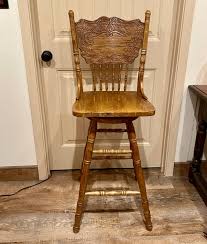 Early American style swivel bar stool | Morning Star Traders