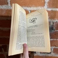 Moon Signs - Sasha Fenton - 1987 Aquarian Press Paperback – Postmarked from the Stars