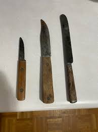 Are these handmade kitchen knives made of carbon steel?