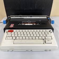 Olivetti Lettera 36C Self-Correcting Electric Portable ...