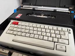 Olivetti Underwood 36C Electric Typewriter - | Mercari