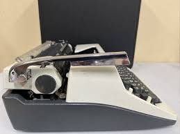 VTG OLYMPIA SM9 Deluxe Portable Typewriter White Body, Black Keys TESTED/EXC++ | eBay