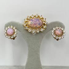 Vintage Gold Tone Pink Opal Dichroic Czech Glass Brooch & Clip on Earring Set With a Sparkling Crystal Surround - Etsy Ireland