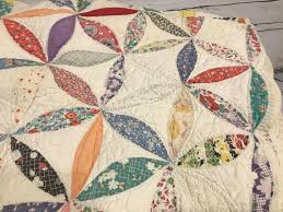 Antique vintage 1930s Orange Peel Scalloped-Edge Quilt 63"x80" | #3777649948