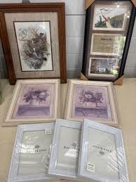 Picture frames and wall art | EstateSales.org