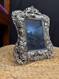 Rose Frame Stand – Regalia Ornaments