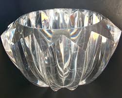 Mid-Century Modern Faceted Lucite Bowl, Unsigned, United States, Circa 1970's For Sale at 1stDibs