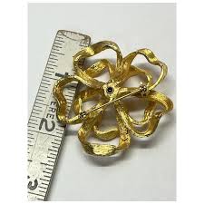 Vintage BSK gold flower brooch pin. For Sale at Ruby Lane
