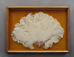 Lot - OSTRICH FEATHER FAN