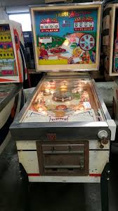 MUSTANG CAR THEME PINBALL MACHINE CHICAGO COIN 1964