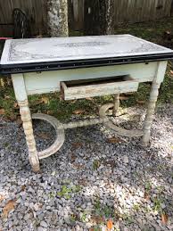 Porcelain table from the 1940's? | EstateSales.org