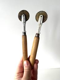 Set of 2 Vintage Pastry Dough Cutter,rusty Noodle Cutter ...