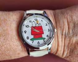Vintage Snoopy Watch – With Cream Strap - Etsy