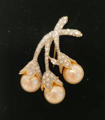 BROOCH LOVERS LOOK! Large Goldtone And Faux Pearl Brooch 2.5" tall | eBay