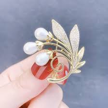 Flower Pearl Brooch Female Coat Sweater Decorative Corsage pins Clothing Accessories : Amazon.ca: Clothing, Shoes & Accessories