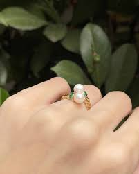 Gianna" Twisted Pearl &amp; Emerald Bangle Ring – Elliade Paris