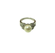 14 Karat White Gold Pearl and Diamond Ring Size 7.25 #15507 For Sale at 1stDibs