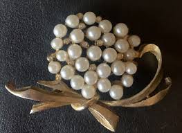 Vintage Fancy BOW BROOCH Pin Rhinestone Faux Pearl Ribbon ...